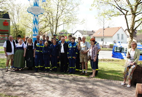 Maibaum , er steht endlich