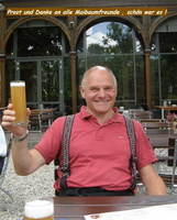 Prost auf dem Maibaum