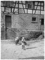 Schwester beim Schweinejagen